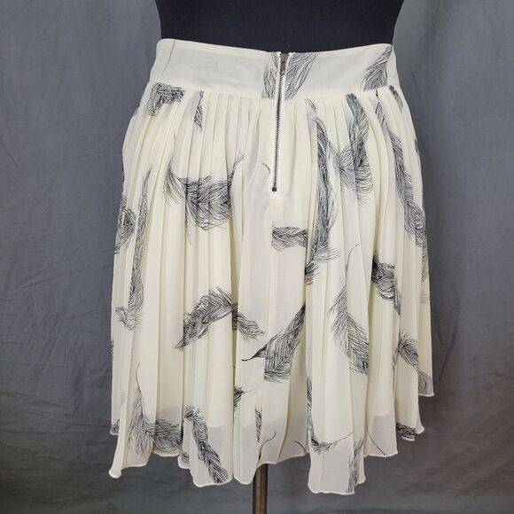 For Cynthia Creme Colored Lined Feather Print Half Zip‎ Short Skirt Size L - Picture 3 of 9